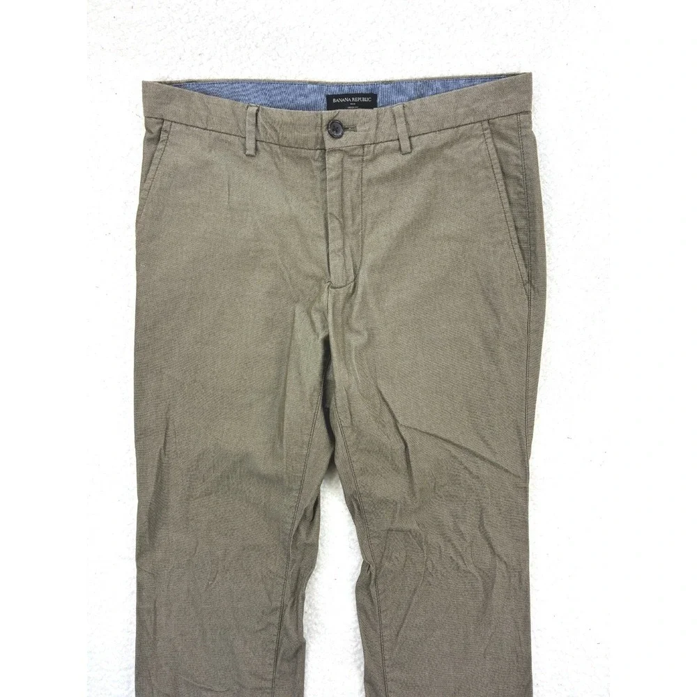 Banana Republic no visible